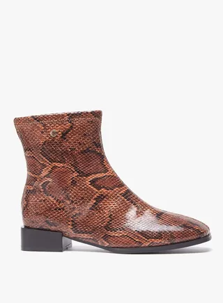 Women Solid High Cut Boots with Zip Closure 