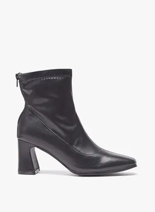 Women Solid Boots with Zip Closure and Block Heels 