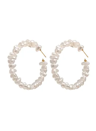 Fashionable Hoop Earrings With Pearl 
