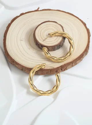 Trendy twist hoop earrings 