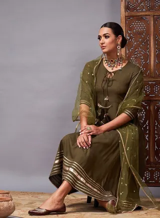 shae by sassafras Women Olive Kurta Set With Net Sequins Dupatta 