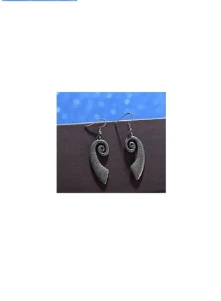 A distinctive and elegant women's earring accessory 