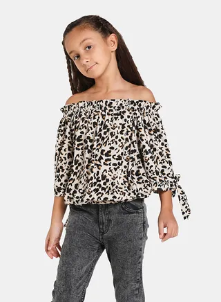 Round Neck Short Sleeve Top Black Animal 