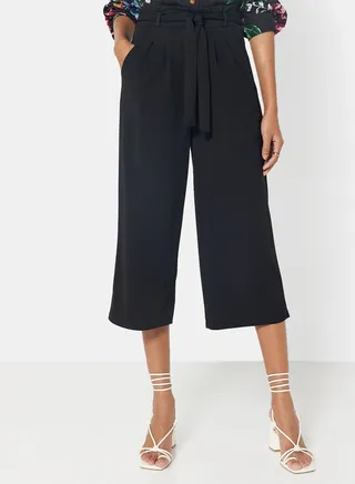 Tie-Waist Cropped Pants 