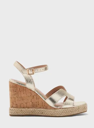 Pearls Wedge Sandals