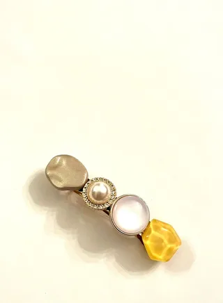Beige/Light yellow Royal hair clip 