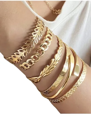 Set of 6-Piece Bracelets with a Shiny Circular Design in Geometric Shapes, a New Fashion 