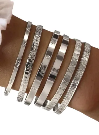 Set of 6-Piece Bracelets with a Shiny Circular Design in Geometric Shapes, a New Fashion 