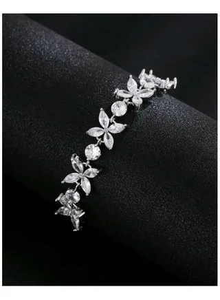 Trendy Fashionable Bracelet For Women High Quality 