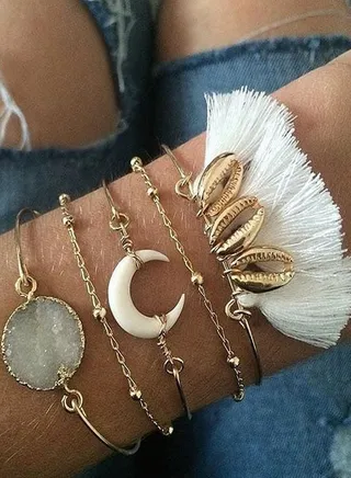Set of 5 Women's Bracelets with Multiple Designs 