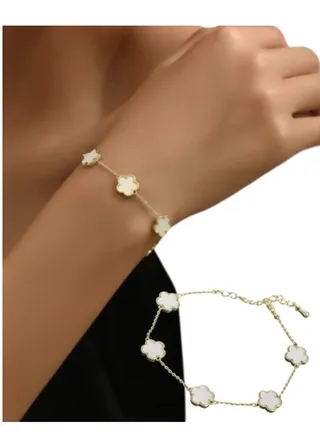 Elegant Rose Bracelet in Gold With a White Interior 