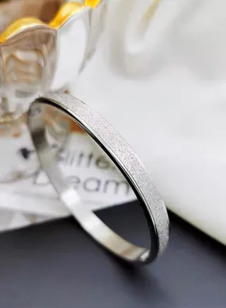 A Luxurious Stainless-Steel Bracelet with A Modern Design for Women 