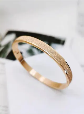A Luxurious Stainless-Steel Bracelet with A Modern Design for Women 