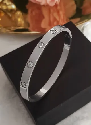 Stainless Steel Bracelet with Zircon Stones in A Modern Design for Women 