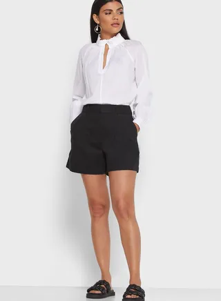 Pleated Detail Solid Shorts Black 