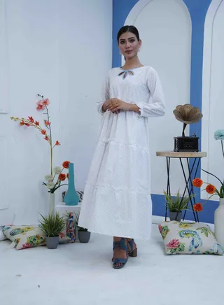 Casual Maxi Jalabiya: White Dotted Print Pattern, 100% Cotton, Lace on Front, Keyhole Neck for Effortless Elegance 