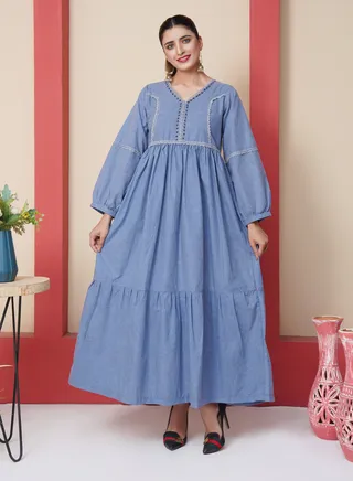 Embrace Timeless Elegance: Blue Lace-Embellished Maxi Jalabya in Pure Cotton – A Seasonal Staple for Every Occasion 