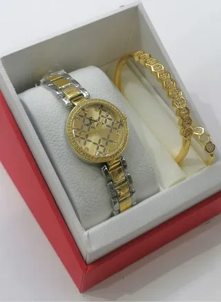 Women's watch with bracelets and ring, resistant to water and rust 