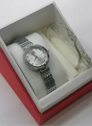 Women's watch with bracelets and ring, resistant to water and rust 