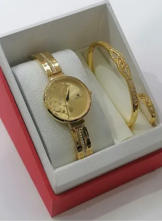 Women's watch with bracelets and ring, resistant to water and rust 