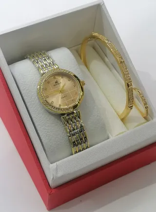 Women's watch with bracelets and ring, resistant to water and rust 