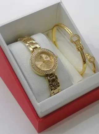 Women's watch with bracelets and ring, resistant to water and rust 