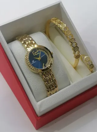 Women's watch with bracelets and ring, resistant to water and rust 