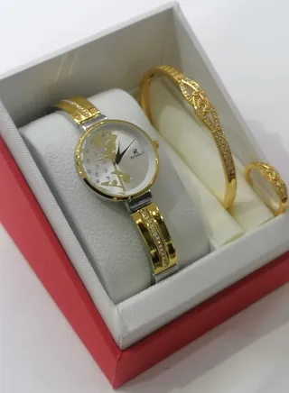 Women's watch with bracelets and ring, resistant to water and rust 