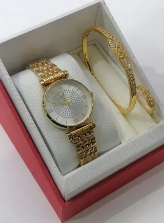 Women's watch with bracelets and ring, resistant to water and rust 