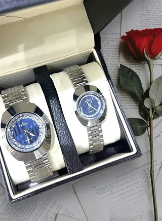 A high-quality waterproof couple watch set inspired by the famous Rolex watches 