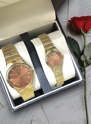 A high-quality waterproof couple watch set inspired by the famous Rolex watches 