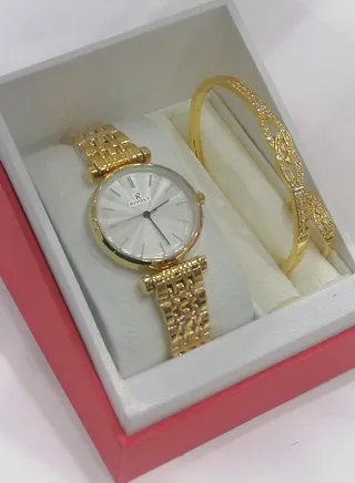 Women's watch with bracelets and ring, resistant to water and rust 