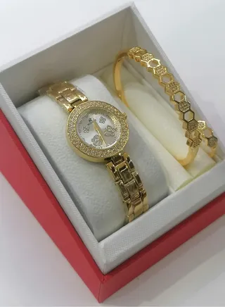 Women's watch with bracelets and ring, resistant to water and rust 