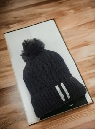 Chic Wool Ice Cap for Winter: Elevate Your Style and Warmth with this Trendsetting Accessory!" 