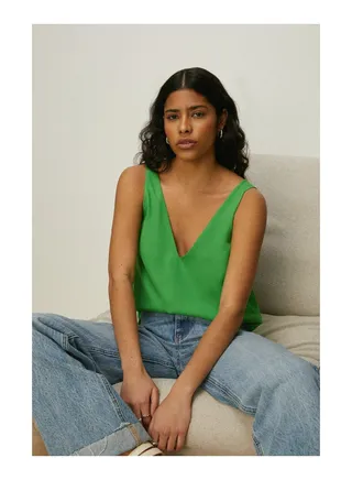 Essential Woven V-Neck Vest 