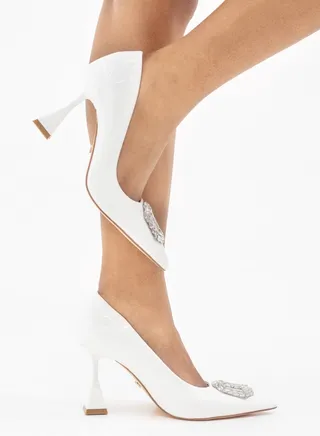 Sajna pat heel court with oct diamante trim white 