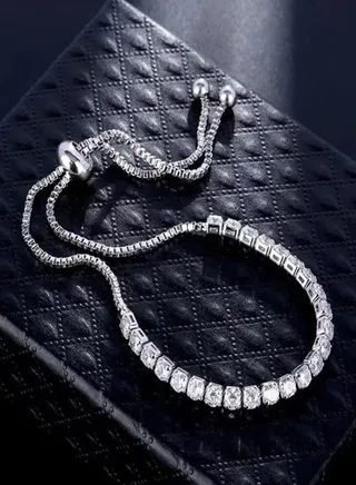 Women's bracelet with free adjustment, simple and luxurious, high-end design with white zircon tennis bracelet inlaid, suitable for women's daily wear 