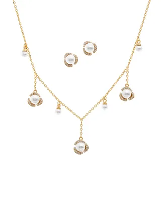 Soft set decorated with pearls 