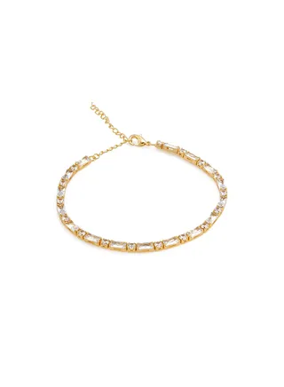 Tennis bracelet with a regular pattern 
