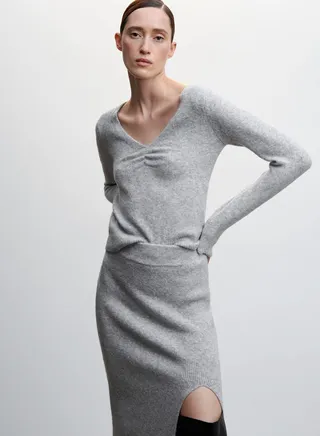 V-Neck Sweater With Ruffled Collar 