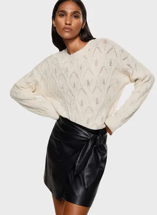 Round Neck Knitted Sweater 