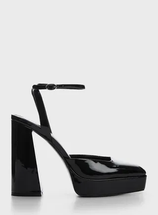 Magda Pumps 