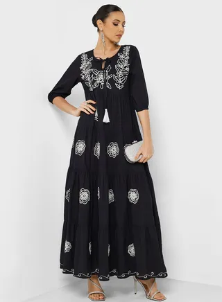 Embroidered Crew Neck Jalabiya
