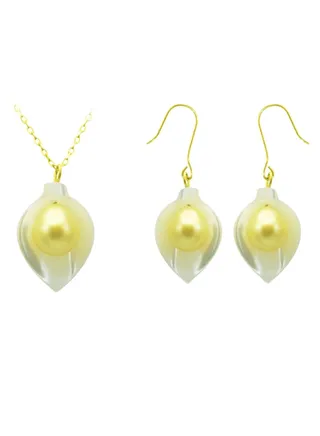 Set of 2 18 Karat Gold Calla Lily Mother Of Pearl Earrings and Bracelet 