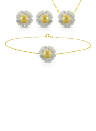 18 Karat Solid Yellow Gold 13 mm Mother Of Pearl Flower Shape With 4 mm Pearl Jewellery Set 
