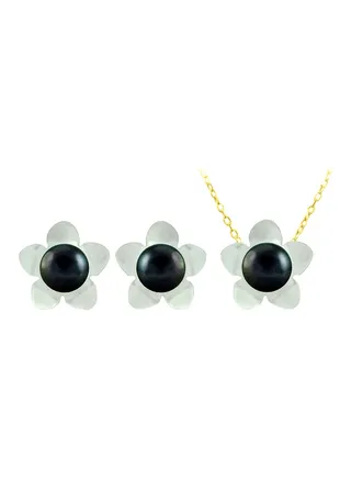 18 Karat Solid Yellow Gold 13 mm Mother Of Pearl Flower Shape With 7 mm Pearl Jewellery Set 