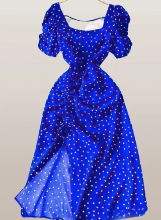 Women's mid-length dress with a slit from the side 