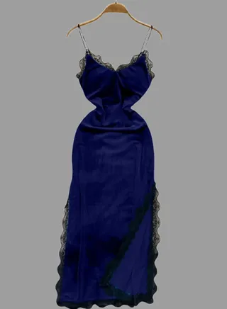 Long women's sleepwear with side slits, made of velvet with lace edges 