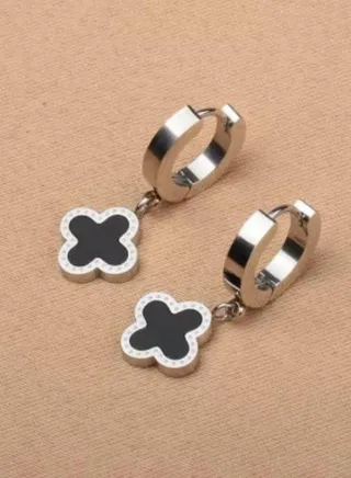 Graceful Four Leaf Clover Design Earrings 