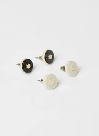 2 Pairs Of Stud Earrings 